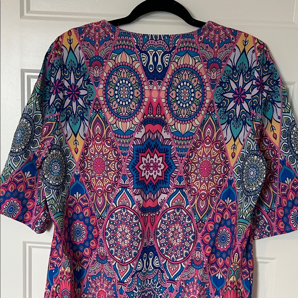 Colorful Geometric Patterned Top - Picture 6 of 8